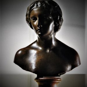 Antonio Guarino | “Busto di donna “scultura bronzea