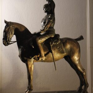 Enrico Malvani (1864-1934) Corazziere, monumento a cavallo fusione bronzea patinata.